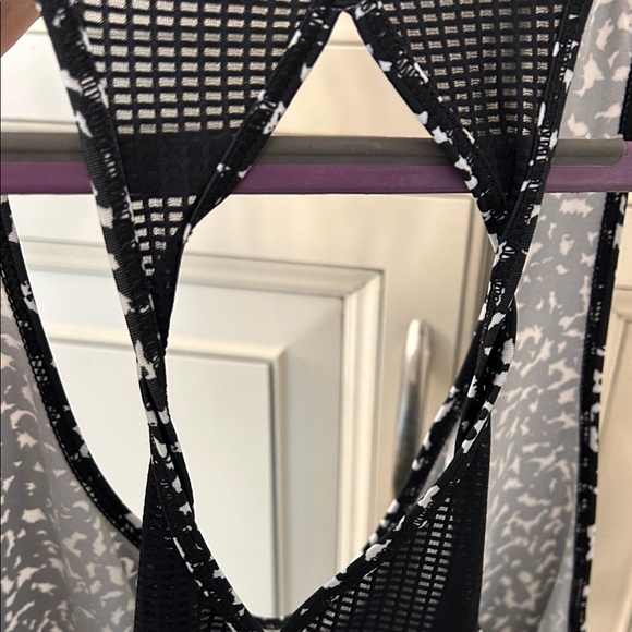 Under Armour Black and White HeatGear Tank with mesh back - Picture 10 of 13